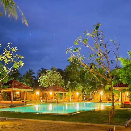 Blue Waves Kite Surfing Beach Resort Kalpitiya Exterior foto