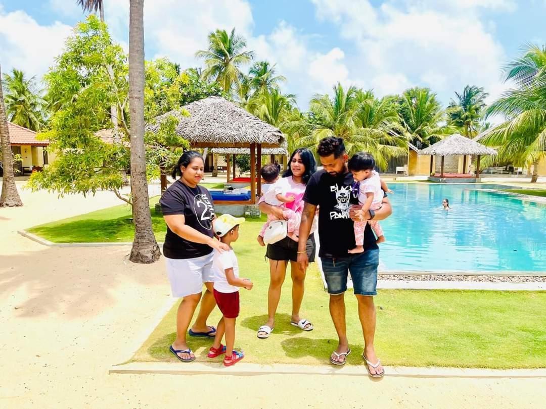Blue Waves Kite Surfing Beach Resort Kalpitiya Exterior foto