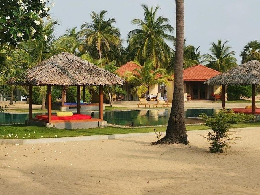 Blue Waves Kite Surfing Beach Resort Kalpitiya Exterior foto